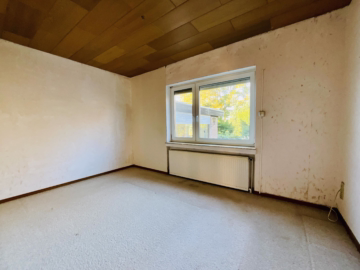 Herrlich großes Grundstück mit EFH und 2 Garagen - EG Zimmer 1 (57616)