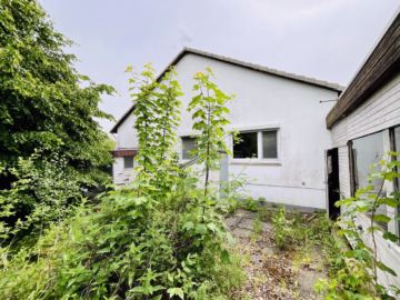 Herrlich großes Grundstück mit EFH und 2 Garagen - Gartenansicht (57605)