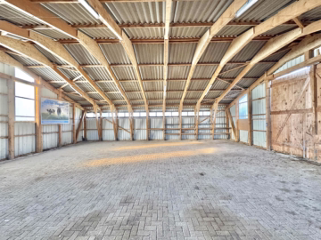 „Rohdiamant“ in idyllischer Lage am Ortsrand - Mehrzweckhalle/Maschinenschuppen (49757)