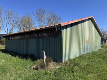 „Rohdiamant“ in idyllischer Lage am Ortsrand - Mehrzweckhalle/Maschinenschuppen (49716)