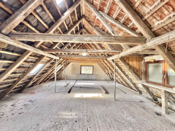„Rohdiamant“ in idyllischer Lage am Ortsrand - Wohnhaus Dachgeschoss (49743)