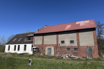 „Rohdiamant“ in idyllischer Lage am Ortsrand - Wohnhaus + Scheune/Stall Gartenansicht (49709)