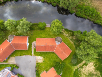 Exklusives Poolhaus im Wasser- und Landschaftspark - Luftaufnahme (64212)