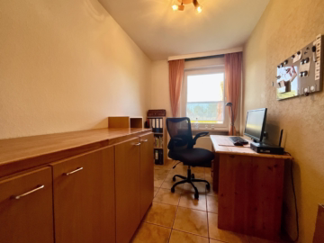 Bokel: EFH mit Nebengebäude und großem Garten - EG Zimmer 1 (64898)
