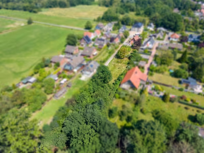 Großes Grundstück mit Altbestand -Schiffdorferdamm - Drohnenaufnahme Rückansicht (77844)