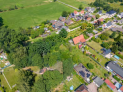 Großes Grundstück mit Altbestand -Schiffdorferdamm - Drohnenaufnahme Seite 2 (77846)