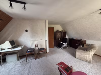Großes Grundstück mit Altbestand -Schiffdorferdamm - Wohnzimmer DG (77858)