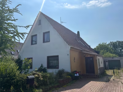 Großes Grundstück mit Altbestand -Schiffdorferdamm - Frontansicht 2 (77850)