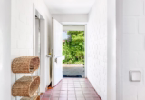 Hauseingang - Einzigartiges Angebot: Architektenhaus am Südhang