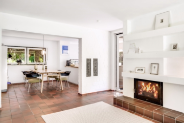 Einzigartiges Angebot: Architektenhaus am Südhang - Wohnbereich mit Kamin (62231)