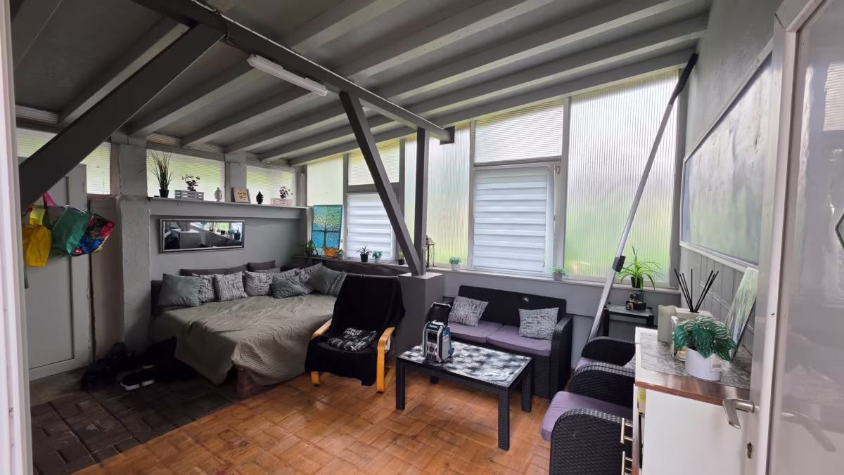 überdachtes Gartenwohnzimmer