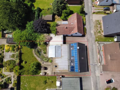 Modernisiertes Einfamilienhaus in ruhiger Lage - Übersicht Grunstück (83835)