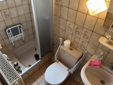 Haus + Wintergarten + Ausbaureserve im Mischgebiet - Duschbad am Wohnzimmer (56215)