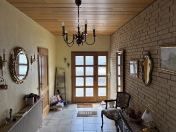 Haus + Wintergarten + Ausbaureserve im Mischgebiet - Diele (56212)