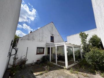 Haus + Wintergarten + Ausbaureserve im Mischgebiet - Terrasse und Rückansicht (56225)