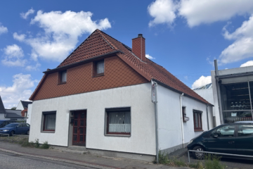 Haus + Wintergarten + Ausbaureserve im Mischgebiet - Frontnansicht (56210)