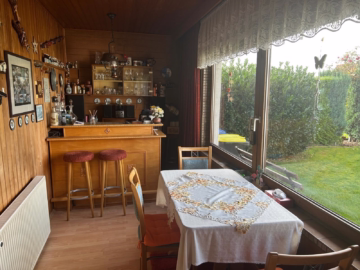 Einfamilienhaus mit großem Grundstück - Wintergarten (37210)