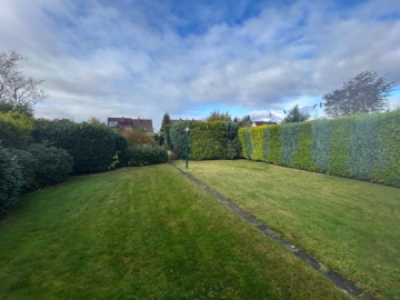 Einfamilienhaus mit großem Grundstück - Garten (37207)