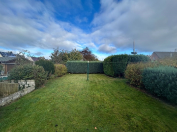 Einfamilienhaus mit großem Grundstück - Garten (37208)