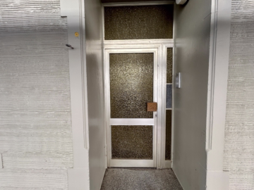 Großzügige 5-Zimmer-Eigentumswohnung - Hauseingang (54059)