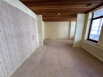 Großzügige 5-Zimmer-Eigentumswohnung - Wohnzimmer (54076)