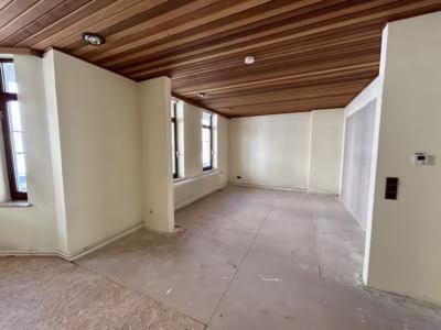 Großzügige 5-Zimmer-Eigentumswohnung - Wohnzimmer (85518)