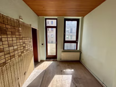 Großzügige 5-Zimmer-Eigentumswohnung - Küche (85508)