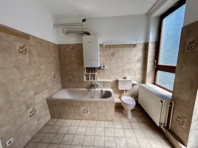 Großzügige 5-Zimmer-Eigentumswohnung - Badezimmer (85511)