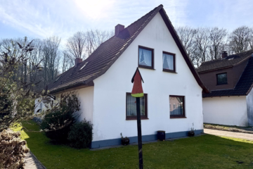Idylle pur – Wohnen am Waldrand - Hausansicht (46186)