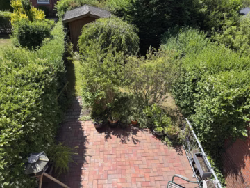 Die perfekte Alternative zur Wohnung - Blick in den Garten (75823)