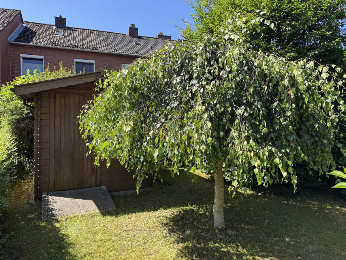 Garten mit Gartenhaus