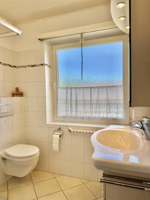 Die perfekte Alternative zur Wohnung - 1. Obergeschoss Bad (75845)