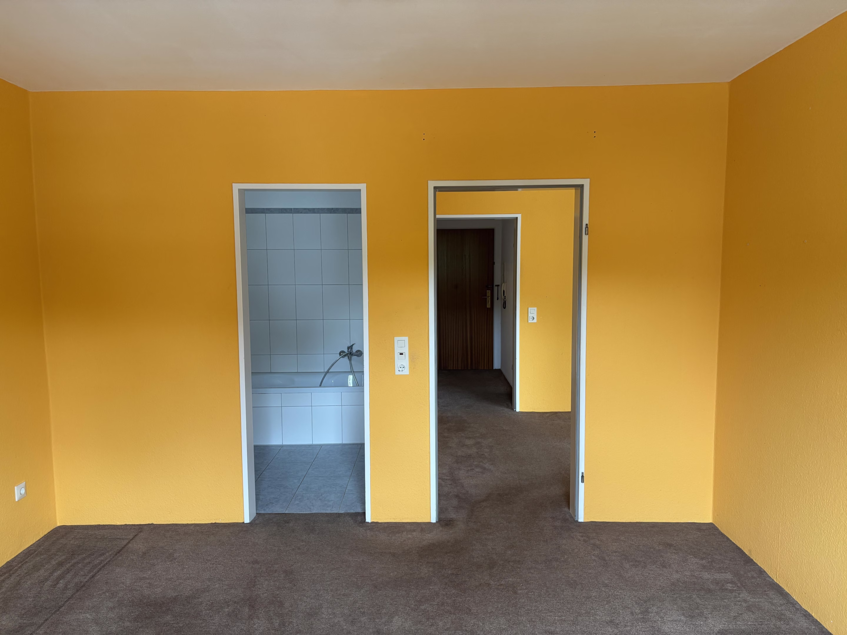 Zimmer Blick zum Bad&Diele