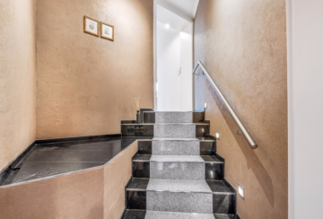 Außergewöhnliche Galeriewohnung am Yachthafen - Treppe in der Wohnung (63353)