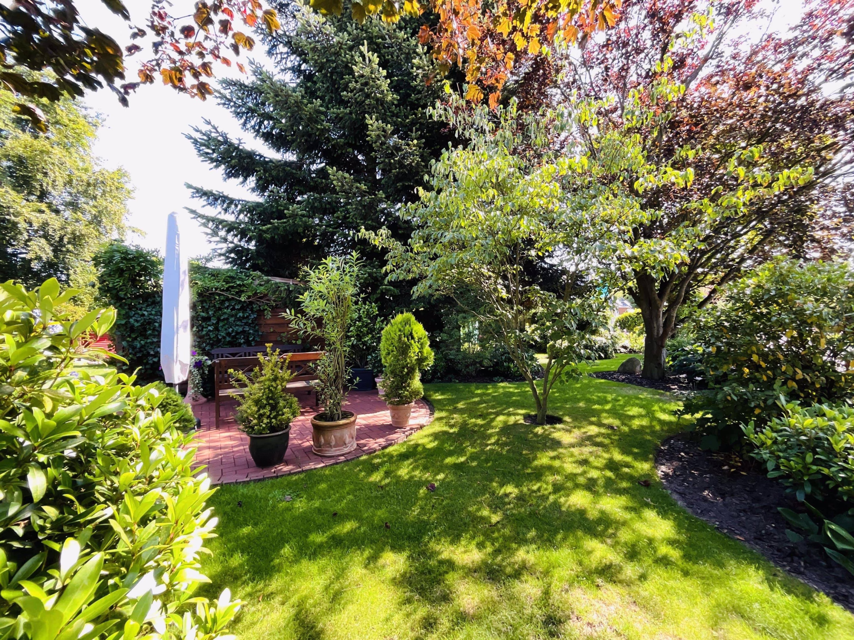 Gartenparadies mit Sitzecke