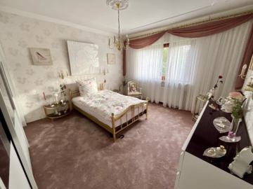 Familienhaus mit großem Garten - Schlafzimmer (47715)
