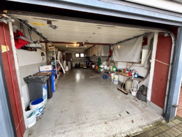 Familienhaus mit großem Garten - Garage (47709)
