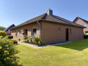 Ihr Wohntraum: Bungalow in begehrter Ruhelage - Seitenansicht (70693)