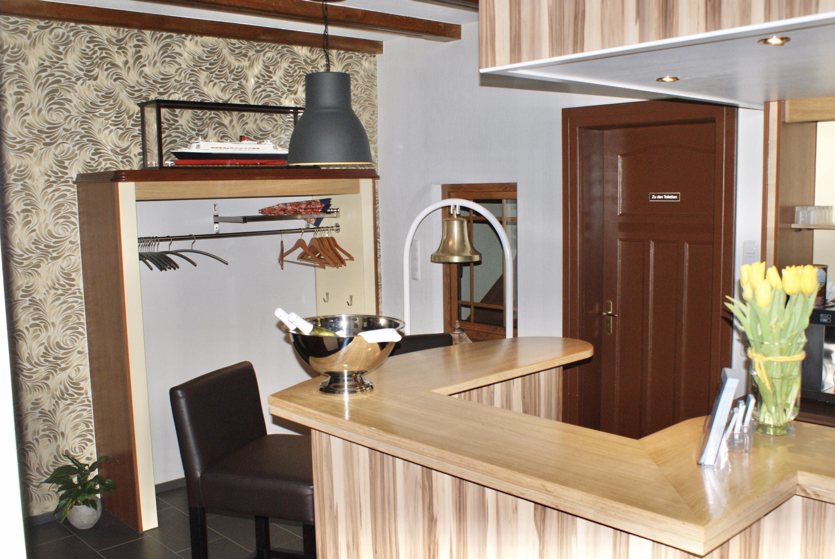 Garderobe im Tresenbereich