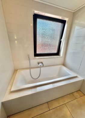 Viel Raum für Ihre Träume - Obergeschoss Bad (42457)