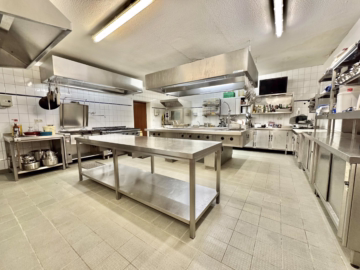 Viel Raum für Ihre Träume - Großküche (42441)