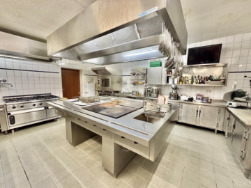 Viel Raum für Ihre Träume - Großküche (42440)