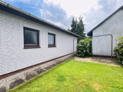 Seltenes Angebot: Zwei Bungalows – ein Preis! - 2a: Seitenansicht (81611)