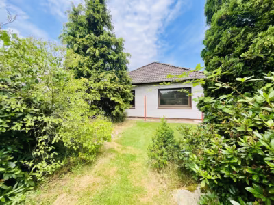 Seltenes Angebot: Zwei Bungalows – ein Preis! - 2a: Gartenansicht (81613)