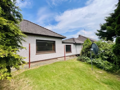 Seltenes Angebot: Zwei Bungalows – ein Preis! - 2a: Gartenansicht (81612)