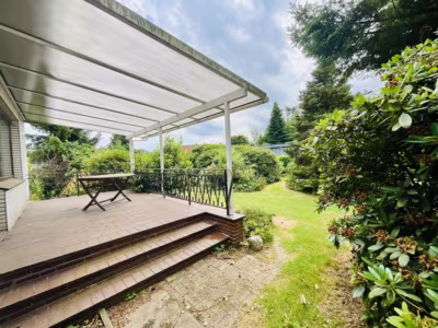 Seltenes Angebot: Zwei Bungalows – ein Preis! - 2: überdachte Südwestterrasse (81594)