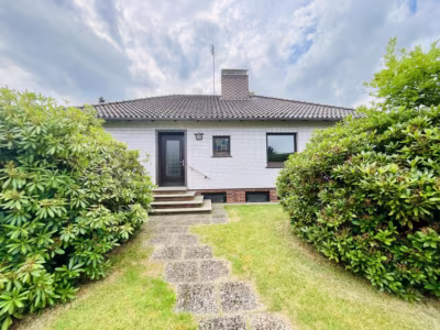 Seltenes Angebot: Zwei Bungalows – ein Preis! - 2: Hauseingang (81579)