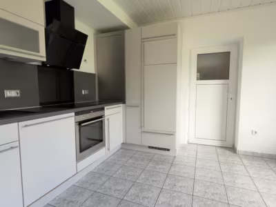 Vielseitiges Immobilien-Duo - Küche Anbau (80570)