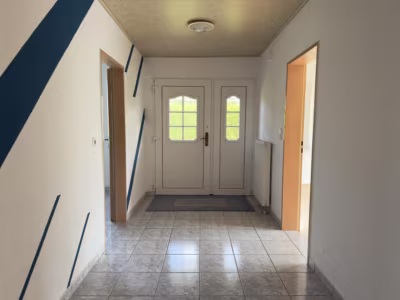Vielseitiges Immobilien-Duo - Flur Anbau (80572)