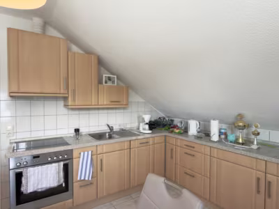 Vielseitiges Immobilien-Duo - Küche Mietwohnung 2 (80576)